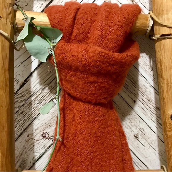 Soft acrylic scarf in rust - Picture 2 of 4